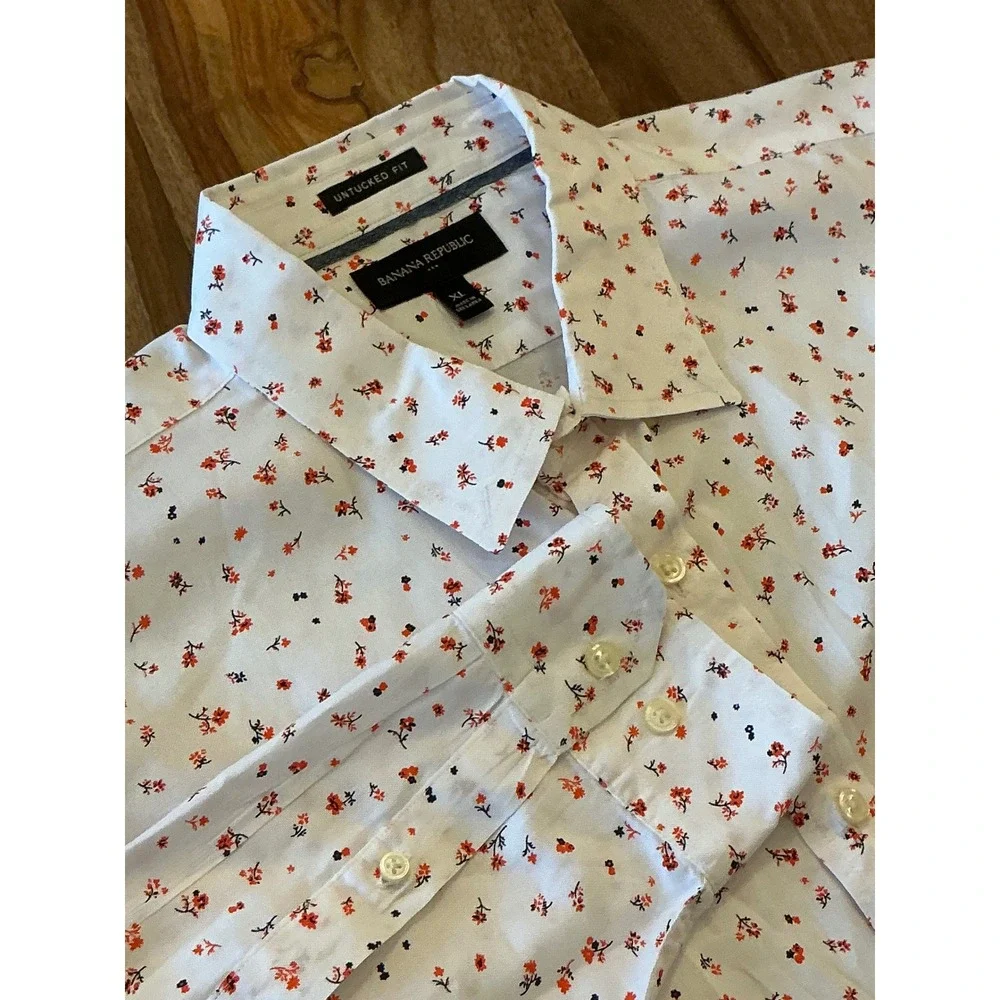 Banana Republic Mens XL Untucked Fit White Red Floral Cotton Button Down Shirt